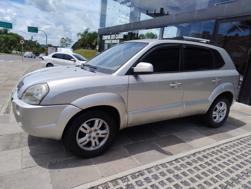 tucson 2.0 mpfi gls 16v 143cv 2wd gasolina 4p automatico 2008 caxias do sul