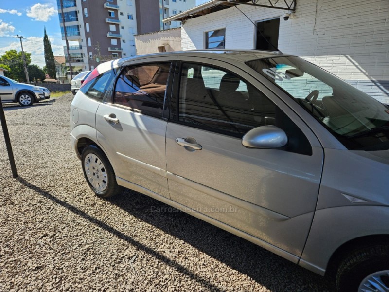 FOCUS 1.6 GLX 8V FLEX 4P MANUAL - 2005 - VERANóPOLIS