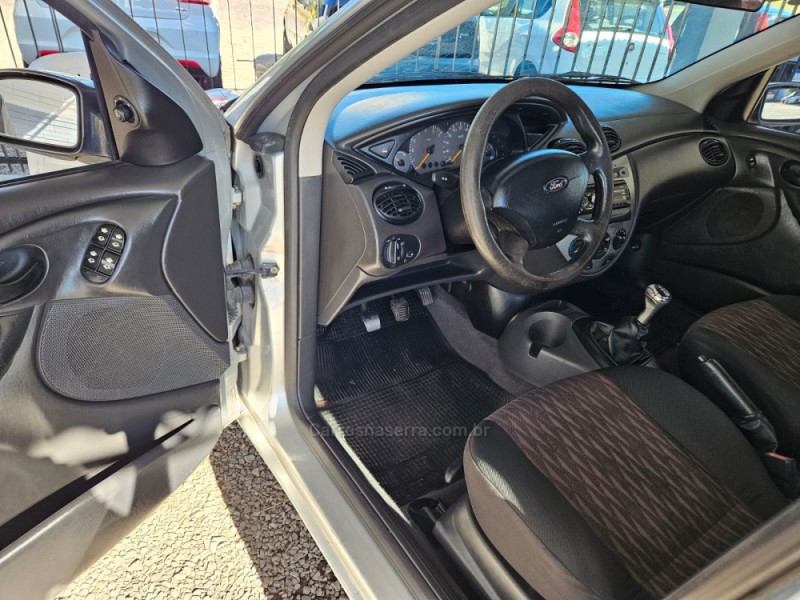 FOCUS 1.6 GLX 8V FLEX 4P MANUAL - 2005 - VERANóPOLIS