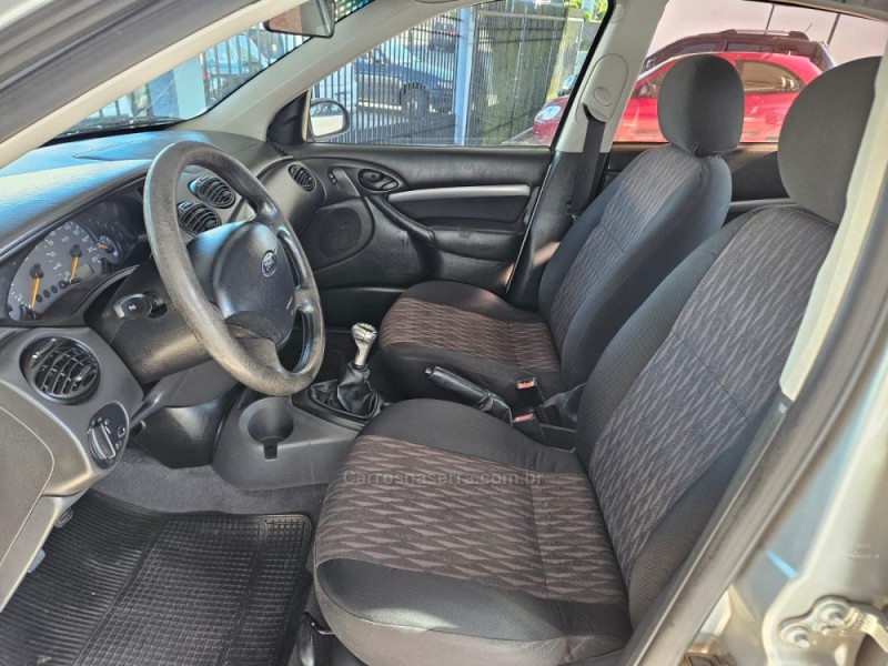 FOCUS 1.6 GLX 8V FLEX 4P MANUAL - 2005 - VERANóPOLIS