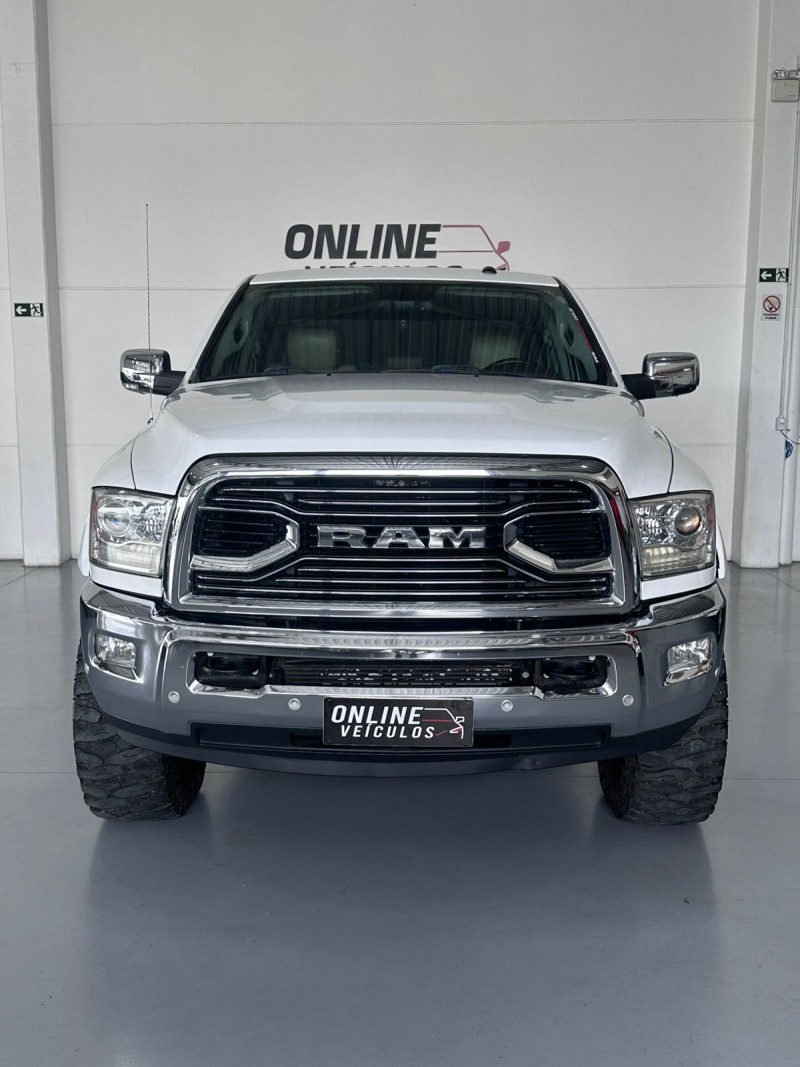 2500 LARAMIE 6.7 CD 4X4 TDI DIESEL 4P AUTOMÁTICA - 2018 - FARROUPILHA