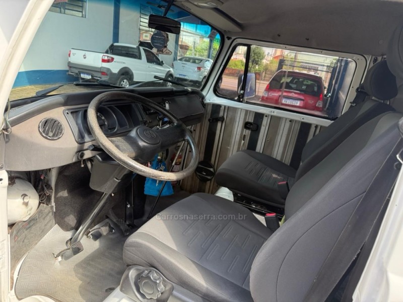 KOMBI 1.4 MI FURGÃO 8V FLEX 3P MANUAL - 2010 - VACARIA