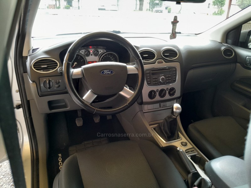 FOCUS 1.6 GLX 8V FLEX 4P MANUAL - 2013 - VERANóPOLIS