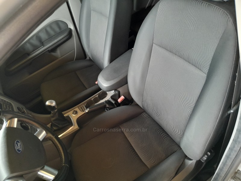 FOCUS 1.6 GLX 8V FLEX 4P MANUAL - 2013 - VERANóPOLIS