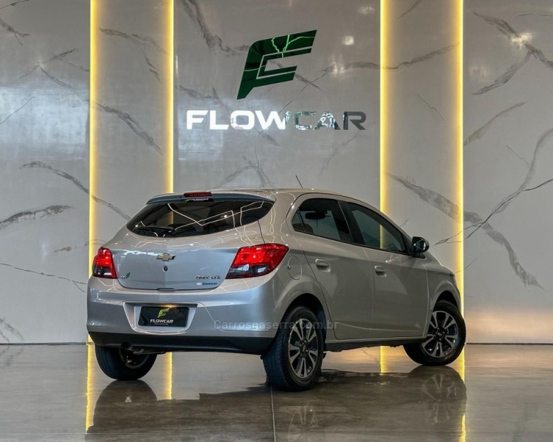 ONIX 1.4 MPFI LTZ 8V FLEX 4P MANUAL - 2014 - GARIBALDI