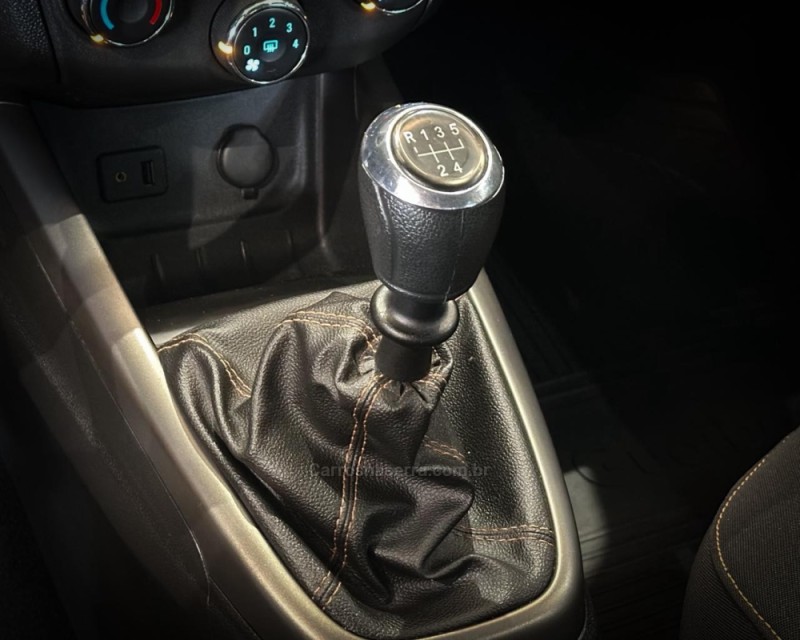 ONIX 1.4 MPFI LTZ 8V FLEX 4P MANUAL - 2014 - GARIBALDI