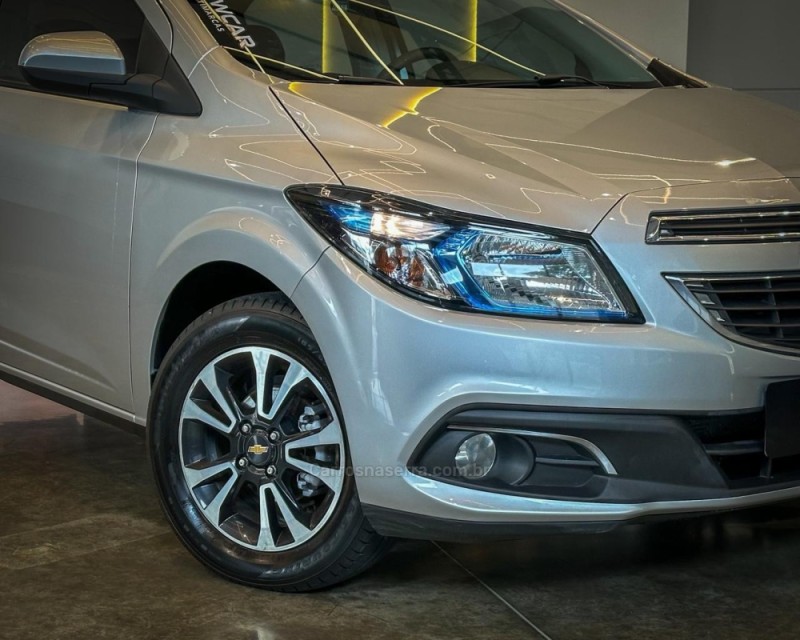 ONIX 1.4 MPFI LTZ 8V FLEX 4P MANUAL - 2014 - GARIBALDI