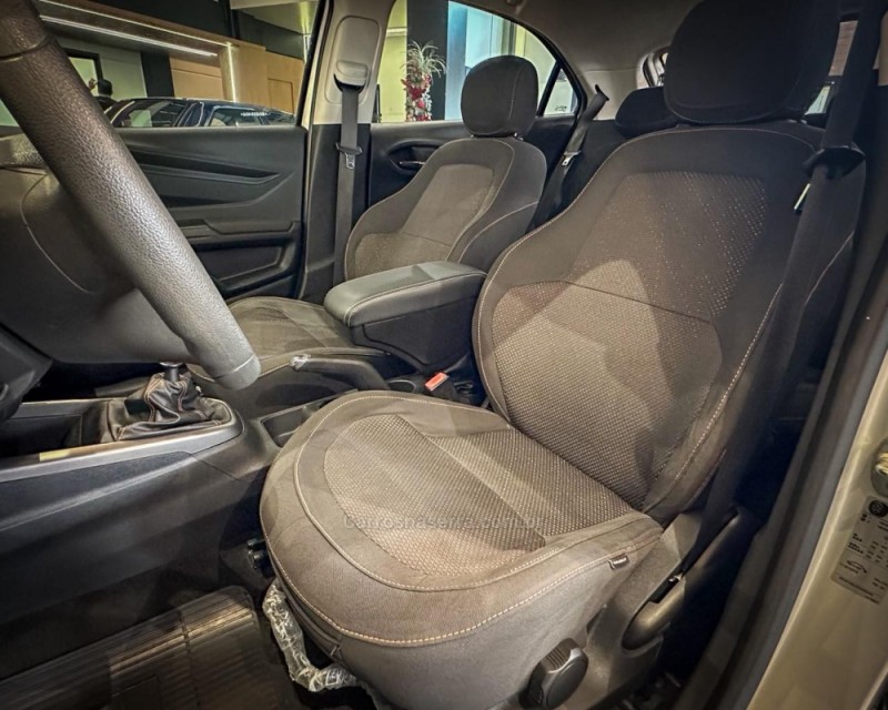 ONIX 1.4 MPFI LTZ 8V FLEX 4P MANUAL - 2014 - GARIBALDI