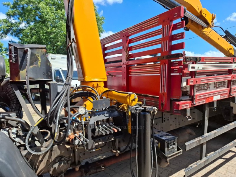 CARGO 2428 E T 3 EIXOS - 2006 - PORTãO