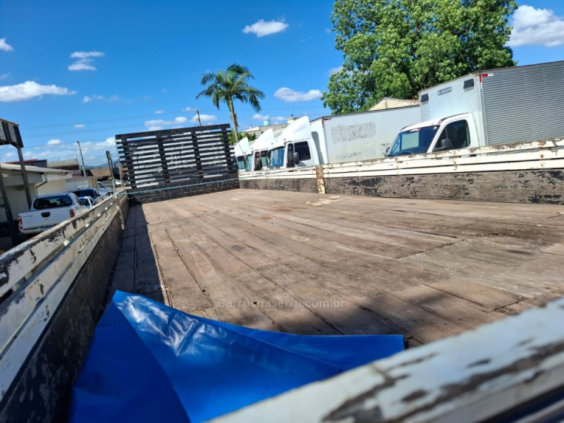 ATEGO 3030 8X2 - 2017 - PORTãO