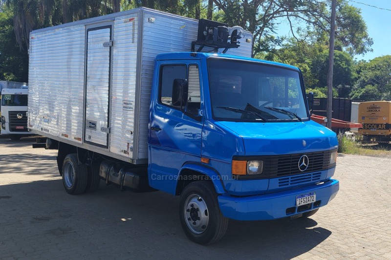 709  - 1990 - PORTãO