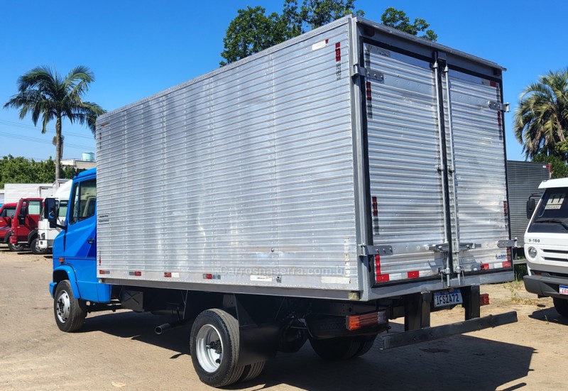 709  - 1990 - PORTãO