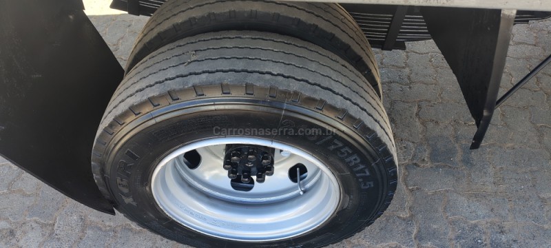 709  - 1990 - PORTãO