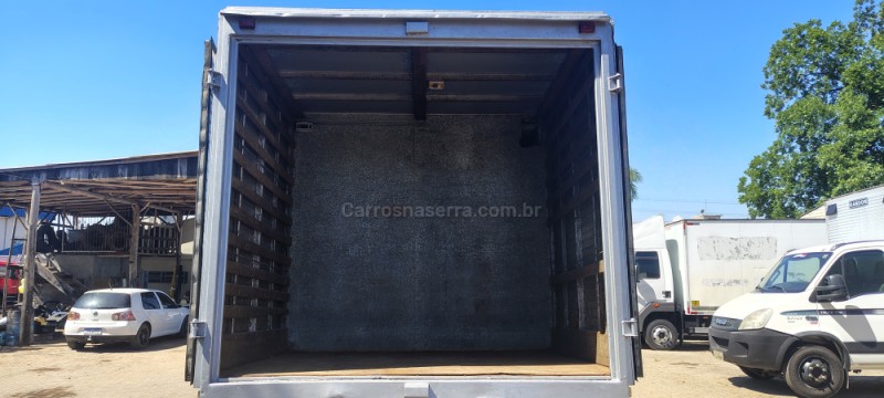 709  - 1990 - PORTãO