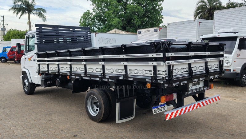 710 PLUS  - 2008 - PORTãO