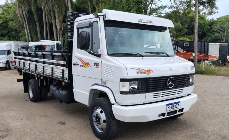 710 PLUS  - 2008 - PORTãO