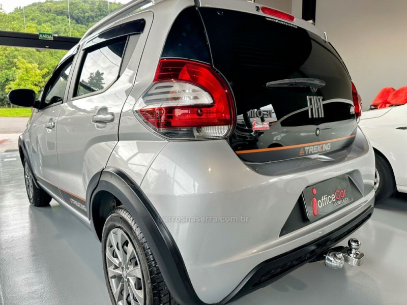 MOBI 1.0 TREKKING 8V FLEX 4P MANUAL - 2024 - TRêS COROAS