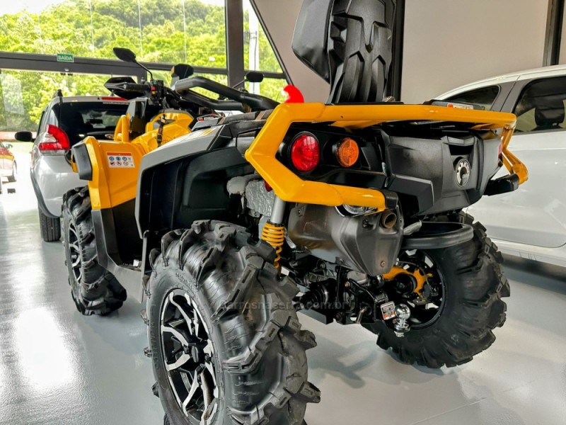 OUTLANDER 1000X MR - 2021 - TRêS COROAS