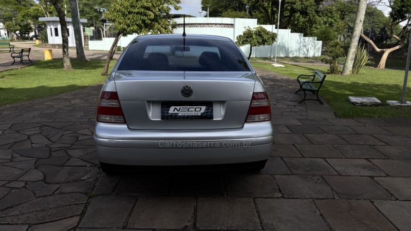 BORA 2.0 MI 8V GASOLINA 4P MANUAL - 2006 - BENTO GONçALVES