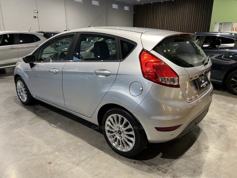 FIESTA 1.6 TITANIUM HATCH 16V FLEX 4P MANUAL - 2015 - CAXIAS DO SUL