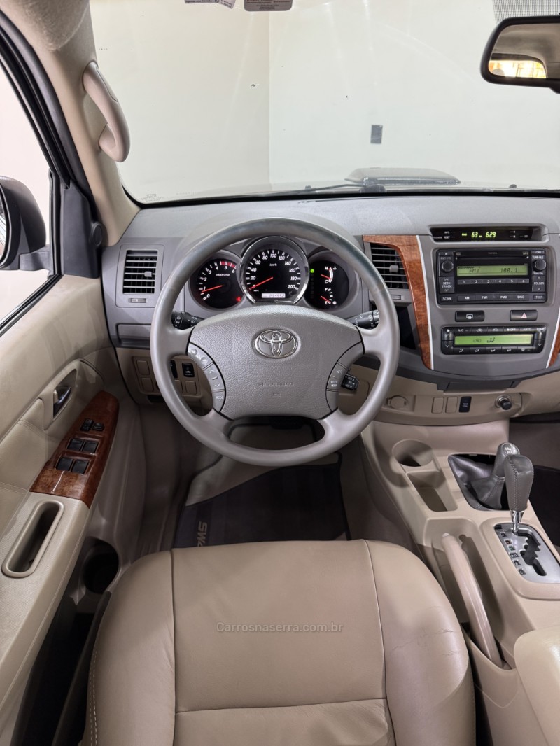 HILUX SW4 3.0 SRV 4X4 7 LUGARES 16V TURBO INTERCOOLER DIESEL 4P AUTOMÁTICO - 2009 - ENCANTADO