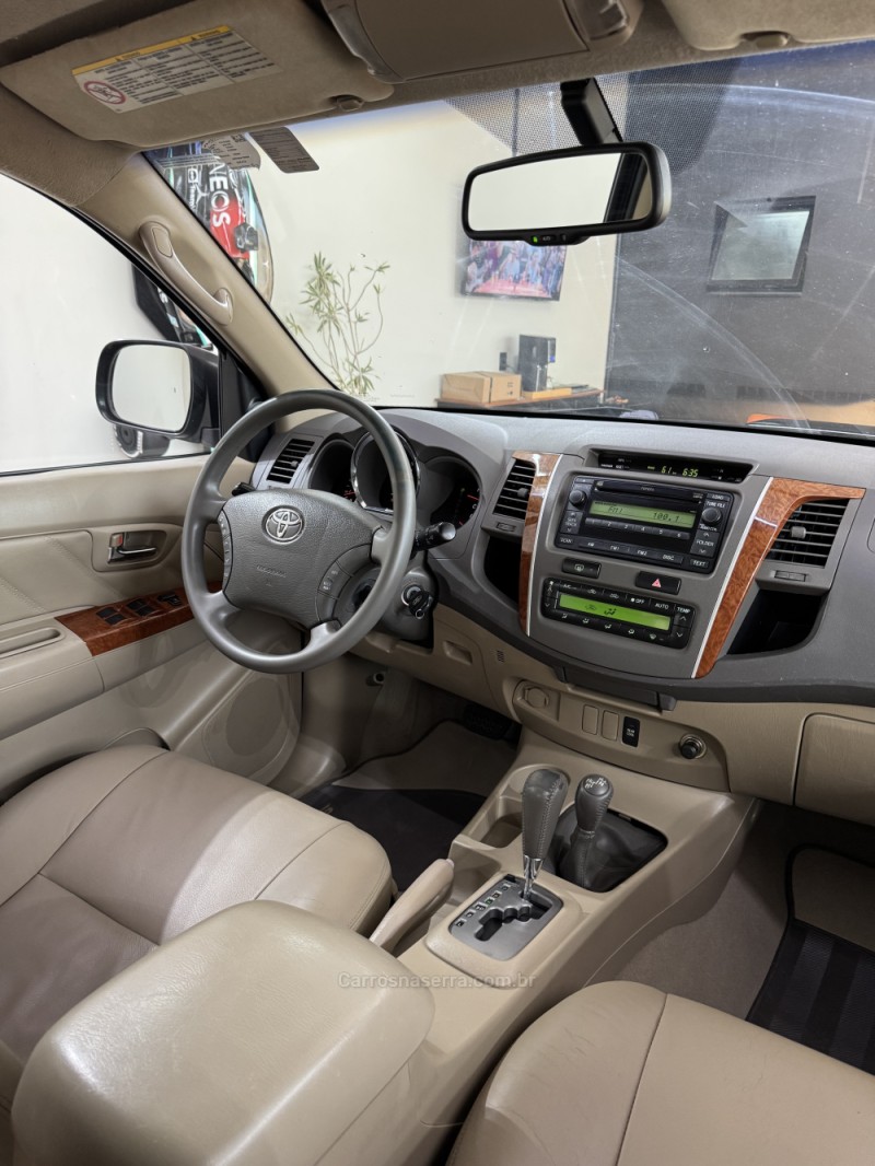 HILUX SW4 3.0 SRV 4X4 7 LUGARES 16V TURBO INTERCOOLER DIESEL 4P AUTOMÁTICO - 2009 - ENCANTADO