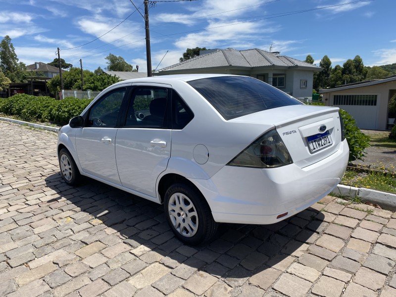 FIESTA 1.6 ROCAM SEDAN 8V FLEX 4P MANUAL - 2013 - CARLOS BARBOSA