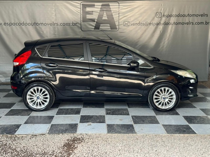 FIESTA 1.6 TITANIUM HATCH 16V FLEX 4P AUTOMÁTICO - 2015 - NOVA PRATA