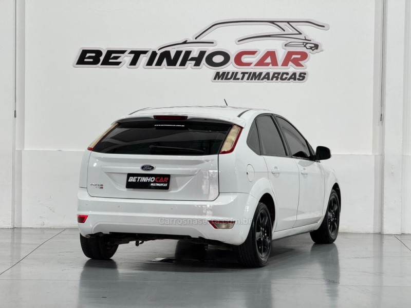 FOCUS 1.6 GLX 16V FLEX 4P MANUAL - 2011 - ESTâNCIA VELHA