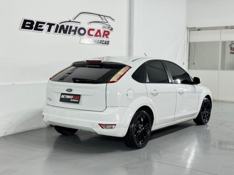 FOCUS 1.6 GLX 16V FLEX 4P MANUAL - 2011 - ESTâNCIA VELHA