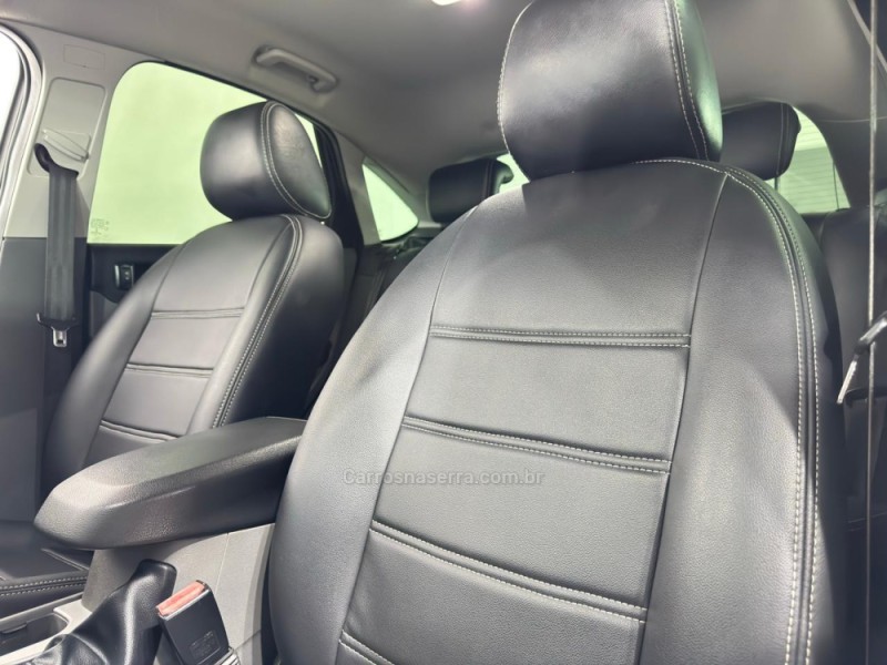 FOCUS 1.6 GLX 16V FLEX 4P MANUAL - 2011 - ESTâNCIA VELHA