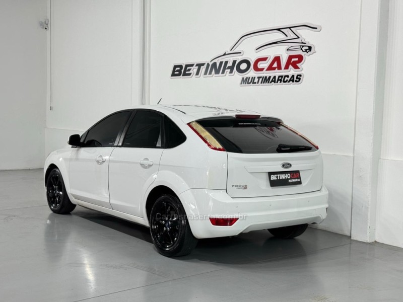 FOCUS 1.6 GLX 16V FLEX 4P MANUAL - 2011 - ESTâNCIA VELHA