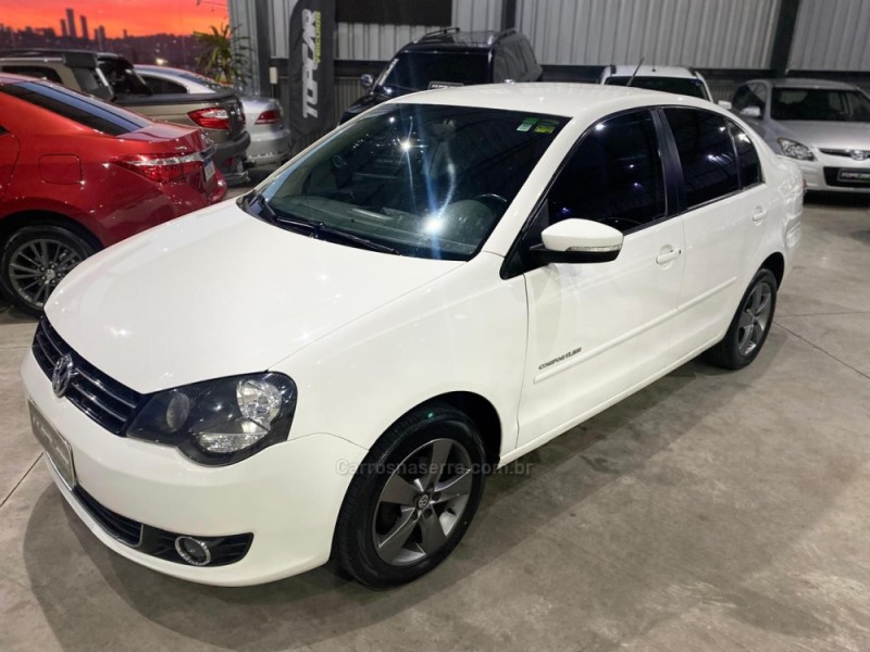 POLO SEDAN 1.6 MI COMFORTLINE 8V FLEX 4P AUTOMATIZADO - 2014 - CAMPO BOM