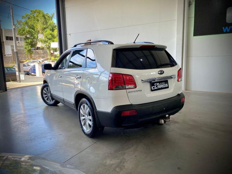 SORENTO 2.4 EX2 4X2 16V GASOLINA 4P 7 LUGARES AUTOMÁTICO - 2012 - LAJEADO