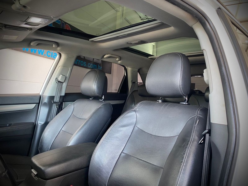 SORENTO 2.4 EX2 4X2 16V GASOLINA 4P 7 LUGARES AUTOMÁTICO - 2012 - LAJEADO