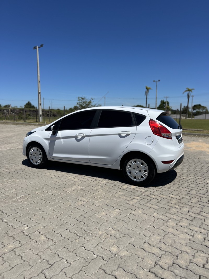 FIESTA 1.6 SE HATCH 16V FLEX 4P MANUAL - 2018 - ANTôNIO PRADO