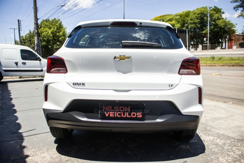 ONIX 1.0 LT 12V TURBO FLEX 4P MANUAL - 2023 - NOVO HAMBURGO