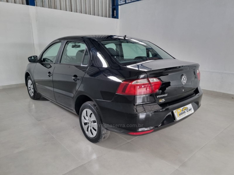 VOYAGE 1.0 MI 8V FLEX 4P MANUAL - 2013 - VACARIA