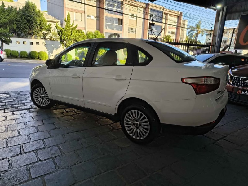GRAND SIENA 1.4 MPI ATTRACTIVE 8V FLEX 4P MANUAL - 2015 - CAXIAS DO SUL