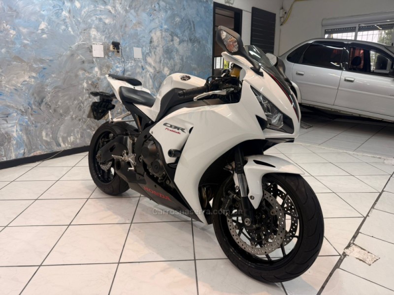 CBR 1000RR FIREBLADE - 2014 - CAXIAS DO SUL
