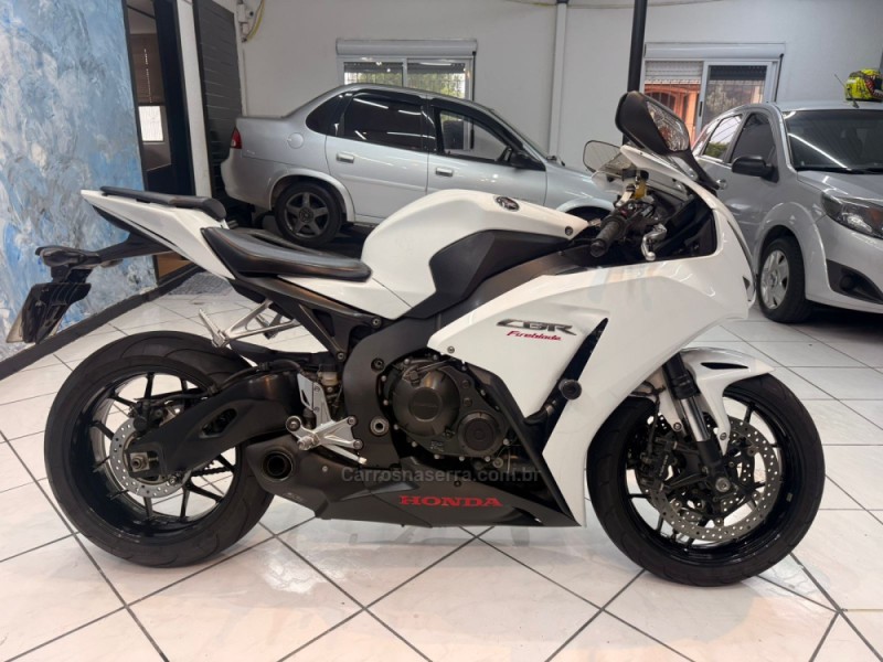 CBR 1000RR FIREBLADE - 2014 - CAXIAS DO SUL