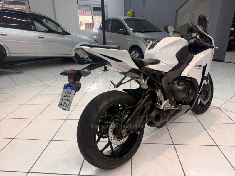 CBR 1000RR FIREBLADE - 2014 - CAXIAS DO SUL