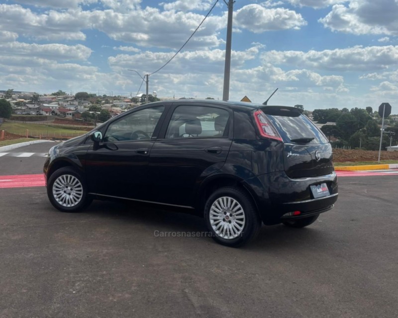 PUNTO 1.4 ATTRACTIVE 8V FLEX 4P MANUAL - 2014 - VACARIA