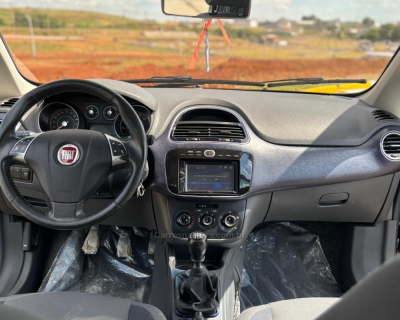 PUNTO 1.4 ATTRACTIVE 8V FLEX 4P MANUAL - 2014 - VACARIA