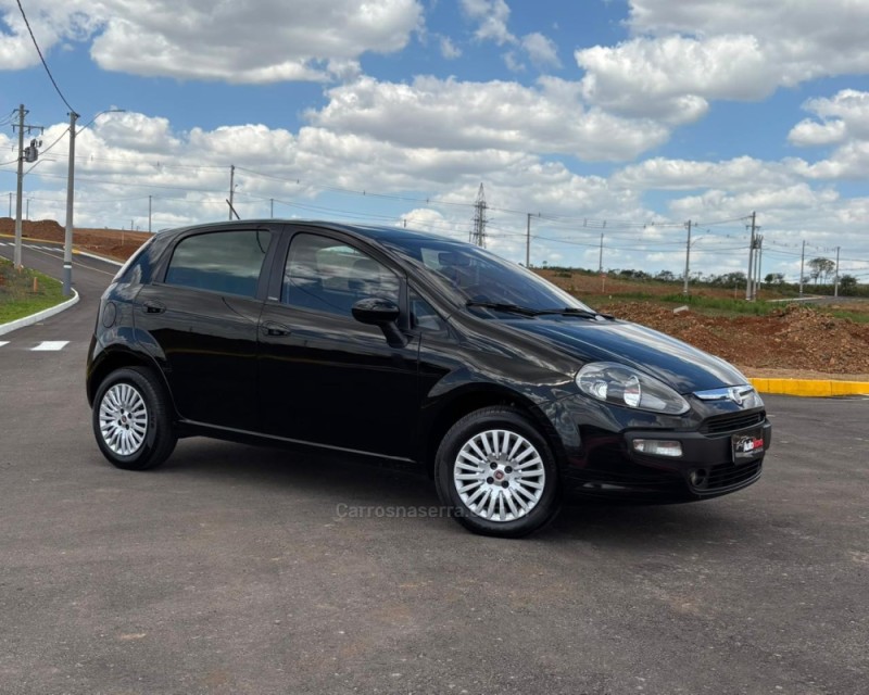 PUNTO 1.4 ATTRACTIVE 8V FLEX 4P MANUAL - 2014 - VACARIA