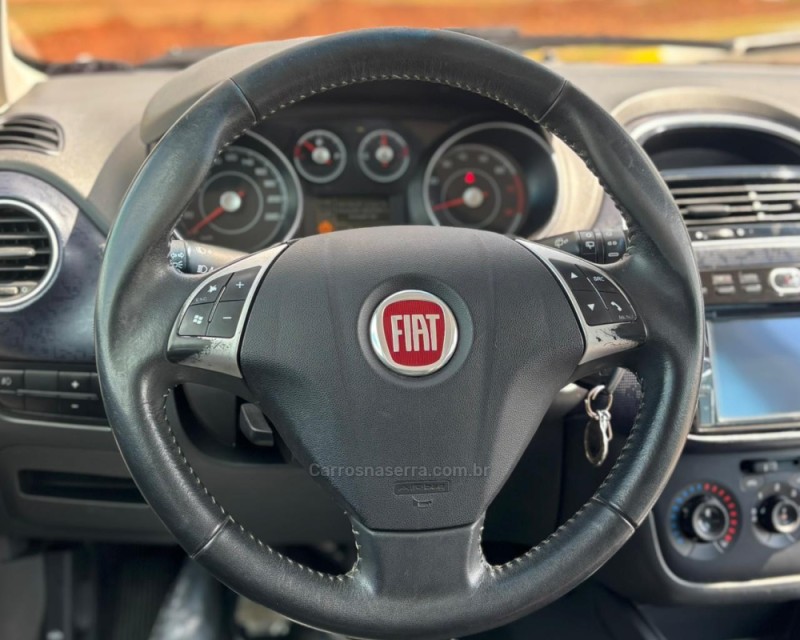 PUNTO 1.4 ATTRACTIVE 8V FLEX 4P MANUAL - 2014 - VACARIA