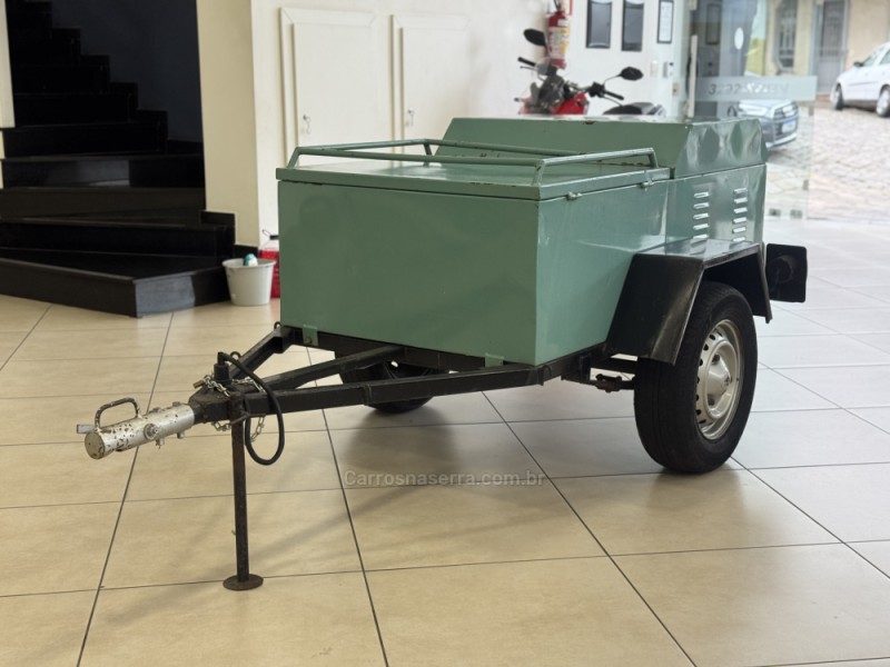 REBOQUE BAU - 1977 - FLORES DA CUNHA