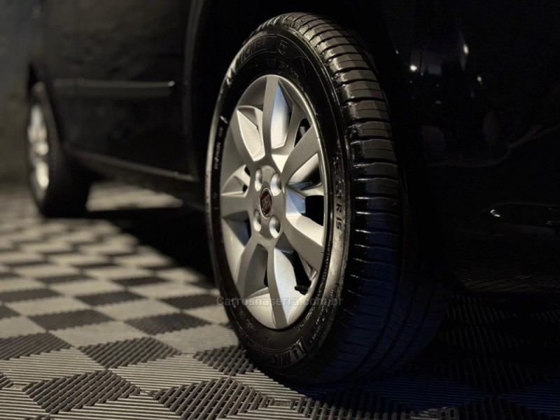 PUNTO 1.4 ATTRACTIVE 8V FLEX 4P MANUAL - 2015 - FARROUPILHA