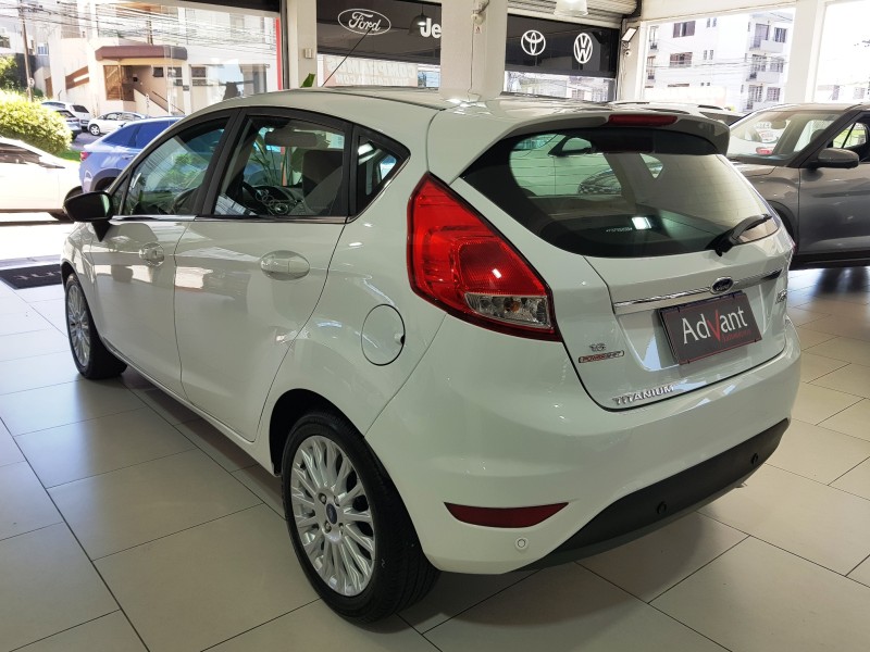 FIESTA 1.6 TITANIUM HATCH 16V FLEX 4P AUTOMÁTICO - 2015 - CAXIAS DO SUL