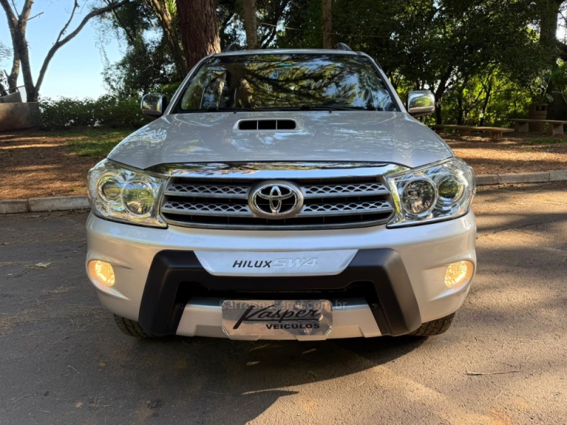 HILUX SW4 3.0 SRV 4X4 7 LUGARES 16V TURBO INTERCOOLER DIESEL 4P AUTOMÁTICO - 2010 - DOIS IRMãOS